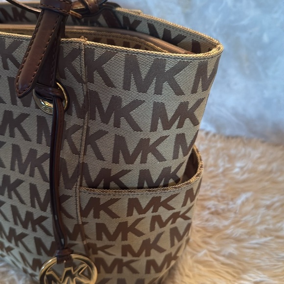 Michael Kors Tote Bag - Picture 3 of 8